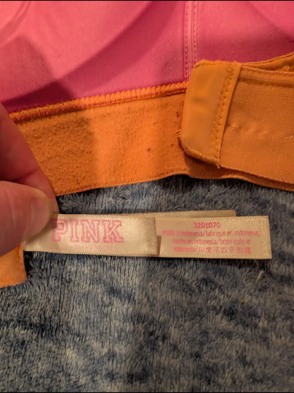 PINK Victoria's Secret 32D Seamless Lightly Lined Orange Bra And NWT Socks